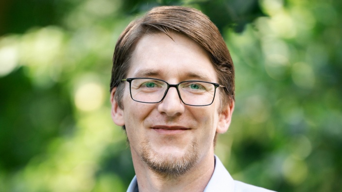 Dr. Tobias Gorniak Dr. Tobias Gorniak